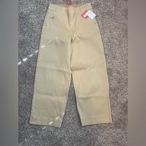 Stretched twill wide leg cargo pants. Almond. Spanx.